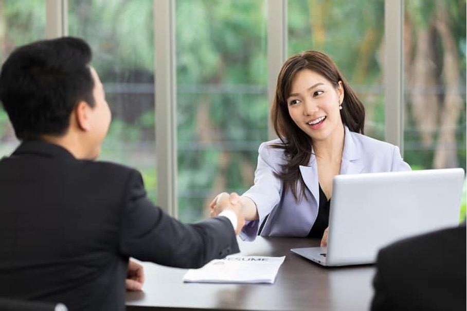 Cách Chinh Phục Nhà Tuyển Dụng IT Qua Vòng Phỏng Vấn Điện Thoại 2 Bí quyết chinh phục nhà tuyển dụng it qua vòng phỏng vấn điện thoại