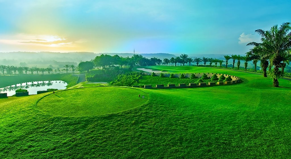 Thiết kế website dịch vụ đặt lịch sân golf chuyên nghiệp hiện đại thu hút